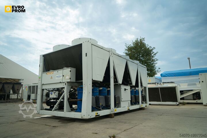 чиллер/тепловой насос Used Aircooled chiller/Heat pump CARRIER 30RQ 0522 465 kW / 560 kW 2009 yom