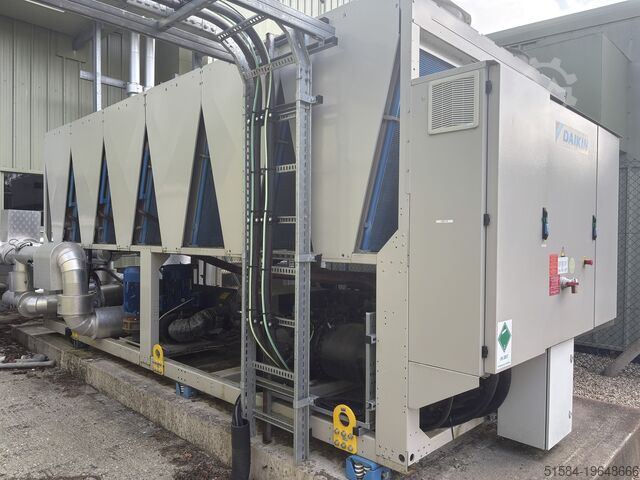 Чиллер Daikin EWAT700T