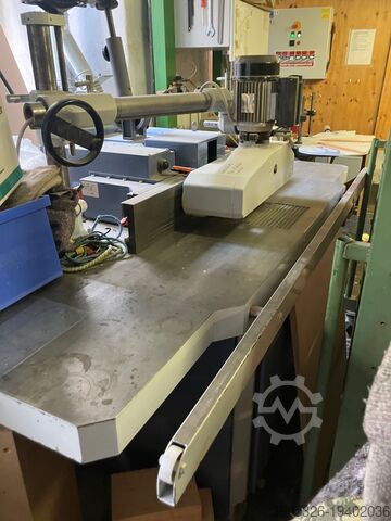 Поворотный шпиндельный формовочный станок UTIS CSN