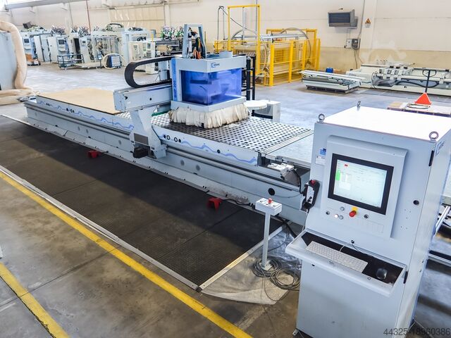 Обрабатывающий центр с раскладывающимся столом WEEKE BHP 200