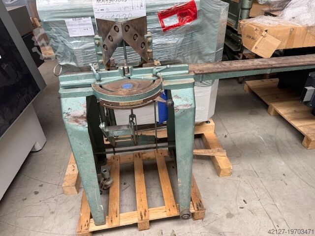 торцовочная пила / угловой пресс-штамп Schleicher F