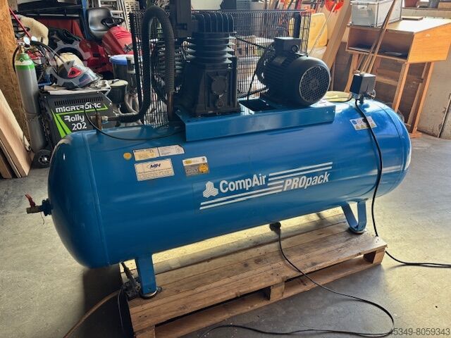 Поршневой компрессор CompAir 