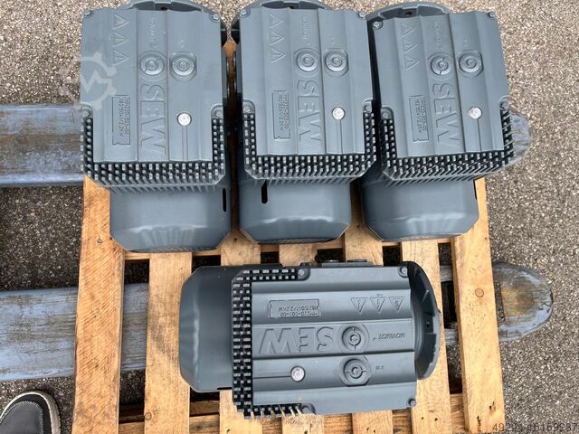 4x электродвигатели SEW-EURODRIVE MM22D
