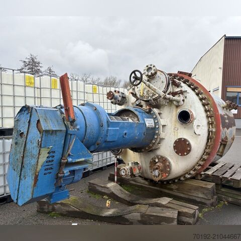 Эмалированный реактор Tycon объемом 8250 литров с возможностью нагрева/охлаждения и якорной мешалкой Tycon B0105