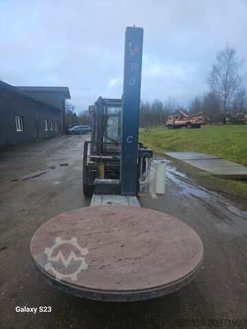 Упаковщик в стретч-пленку  