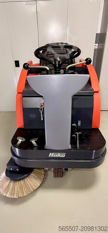 подметальная машина Hako / Jonas Sweepmaster B980 R Generalüberholt - 6 Monate Garantie inkl. DGUV V3 Prüfung