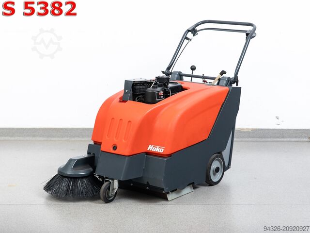 Подметальная машина Hako Sweepmaster P650 Hako Sweepmaster P650 Benzin - 3525m²/h