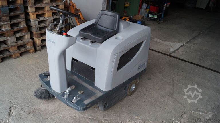 Подметальная машина Nilfisk SR 1101 B