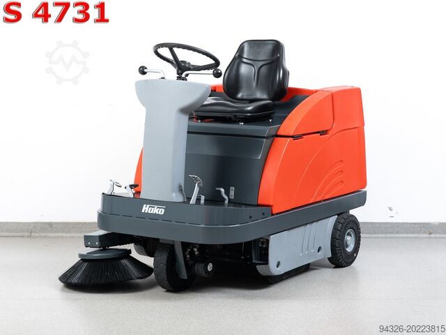 Подметальная машина Hako Sweepmaster P980 R Hako Sweepmaster P980 R Benzin 2017y - 647h