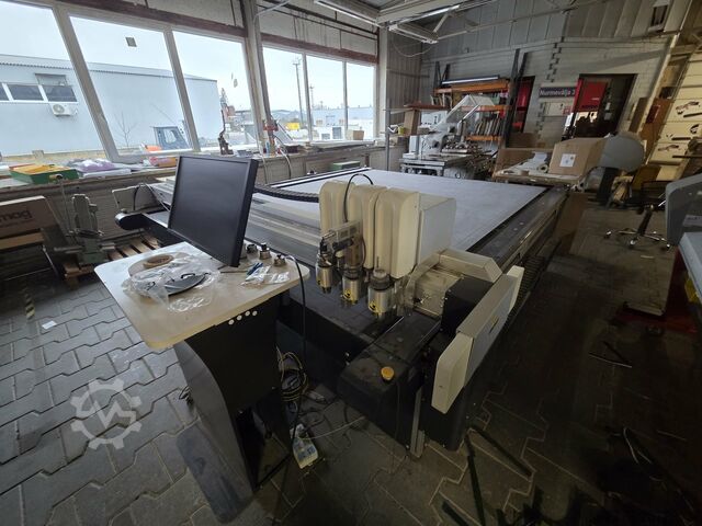 машина для резки ткани Iecho Digital Cutting System TK3S2521