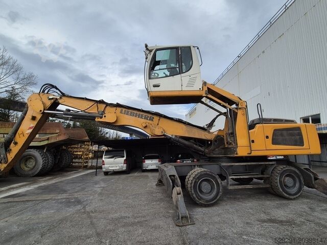 погрузочно-перегрузочная машина LIEBHERR LH30M