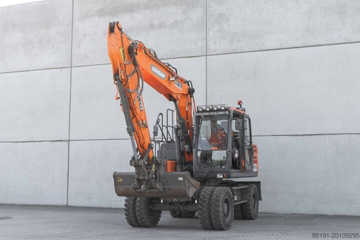 Колесный экскаватор Doosan DX 140 W