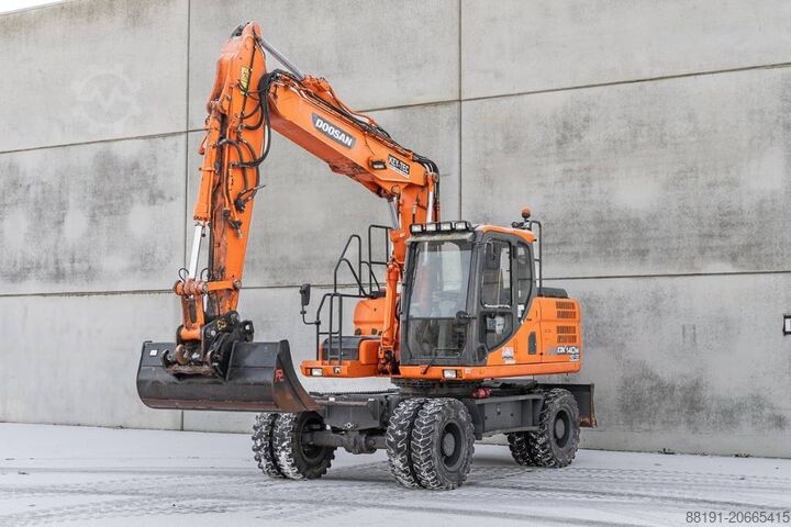 Колесный экскаватор Doosan DX 140 W-3