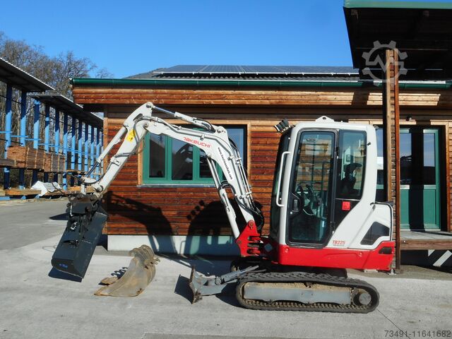Мини-экскаватор Takeuchi TB 225 ( 2.400kg )