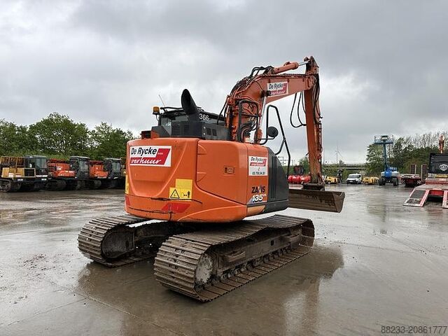 Экскаватор средней грузоподъемности Hitachi ZX135US-6