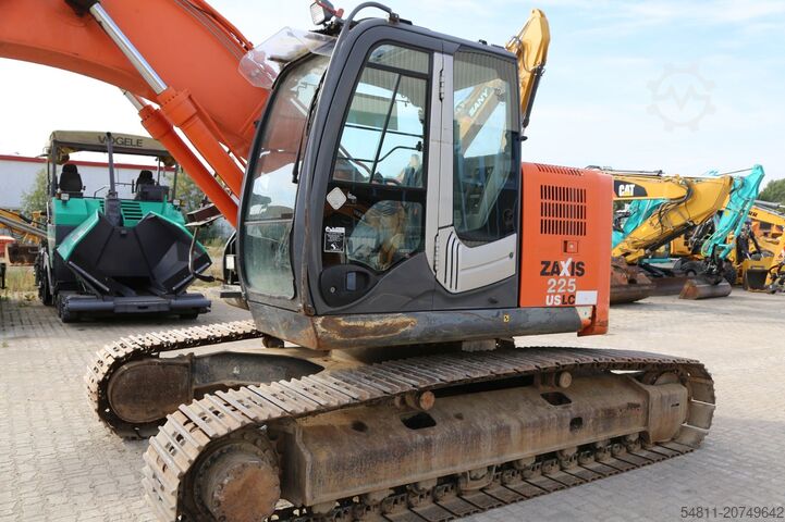 Гусеничный экскаватор Hitachi ZX225 USLC-3