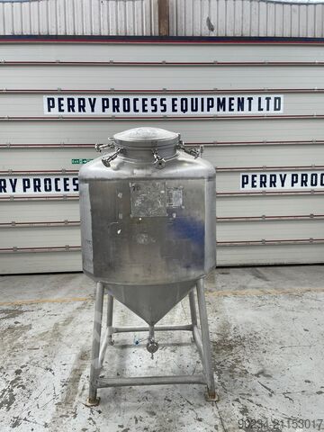 Вертикальный накопительный бак из нержавеющей стали 316L объёмом 1 370 литров, производитель Stainle STAINLESS SERVICES LTD. 1,370 Litre