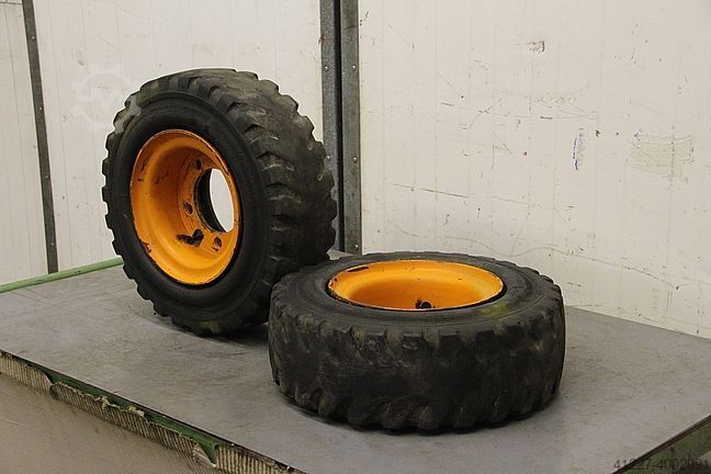 Цельнолитые резиновые шины 2 шт. Continental** 18x7-8