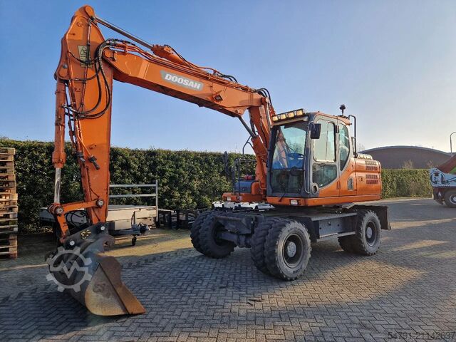 Колесный экскаватор Doosan DX140W-3