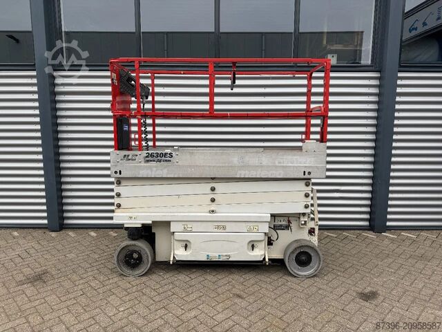 Шарнирно-телескопическая рабочая платформа JLG 2630ES Hoogwerker Schaarhoogwerker