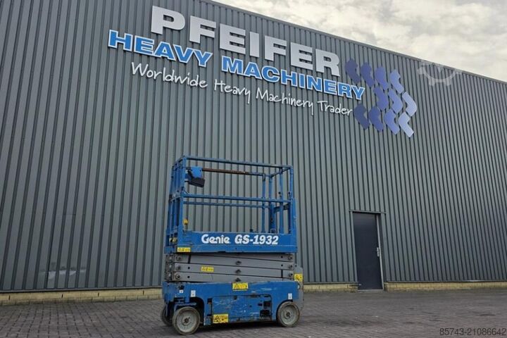 Ножничный подъемник Genie GS1932 Electric, Working Height 7.8 m, 227kg Capac