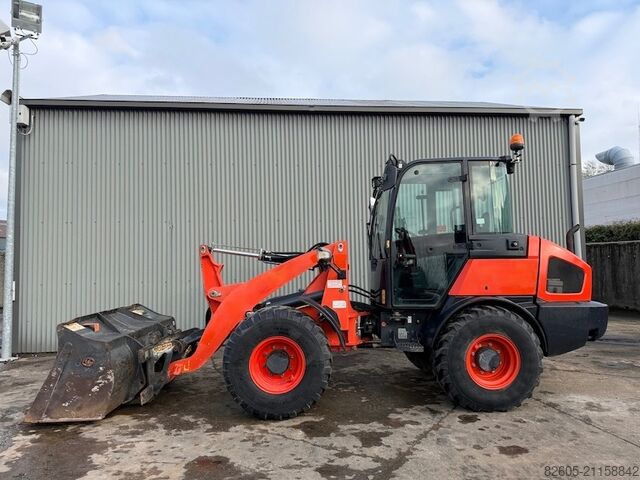 погрузчик Kubota R 082