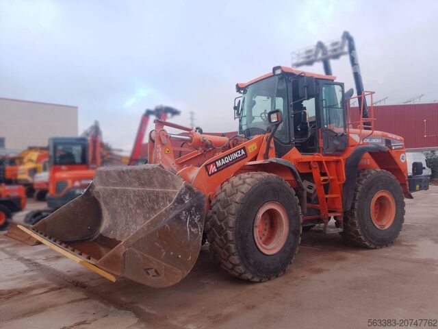 Колесный погрузчик Doosan DL300-5