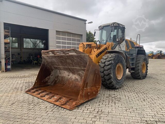 Колесный погрузчик Liebherr L576