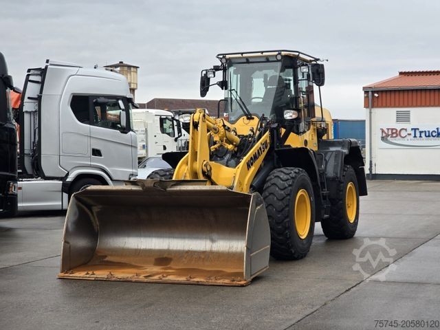 Погрузчик с колёсным шасси KOMATSU WA 200 * WENIG BELASTET * TOP  * NEUE REIFEN
