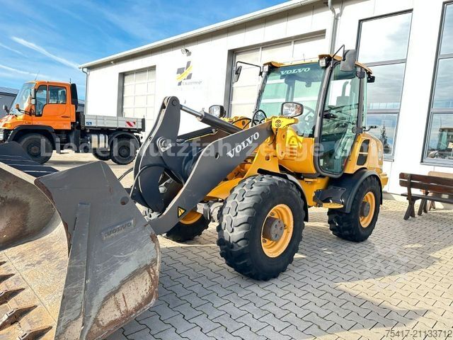 Погрузчик с колёсным шасси VOLVO L 28