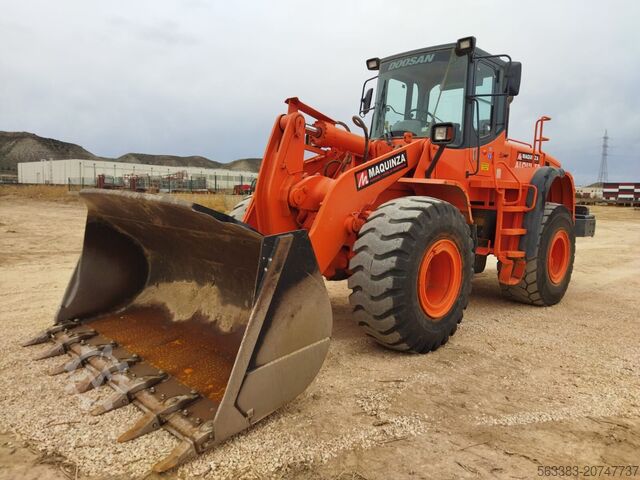 Колесный погрузчик Doosan DL300