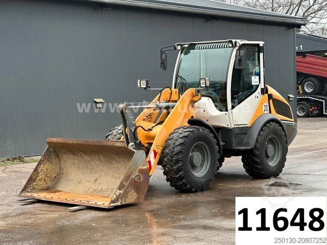 Погрузчик с колёсным шасси LIEBHERR L506C Schaufel/Palettengabel