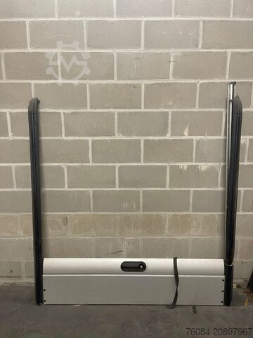 Скручивающаяся крышка для кузова пикапа * Крышка кузова пикапа Oprolbare afdekking voor laadbak van een pick-up *Afdekking voor laadbak pick-up