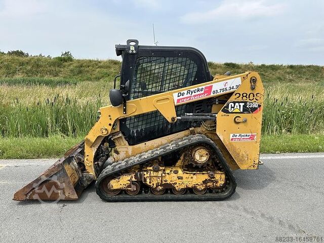 Гусеничный погрузчик CAT 239D