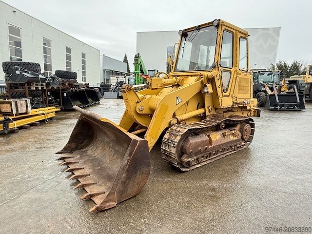 Гусеничный погрузчик Caterpillar 943
