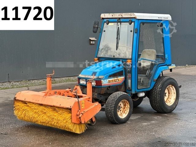 Терминальный тягач ISEKI 3015A 4x4 Kleintraktor inkl. Kehrmaschine