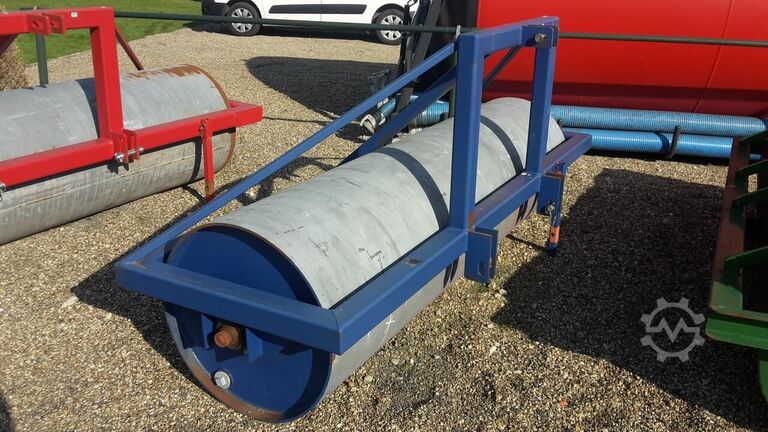 Гладкий каток  AGM Landrol