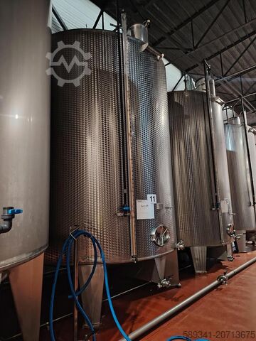 Резервуар из нержавеющей стали 310 HL – Цилиндрический на ножках – Фактурная поверхность  