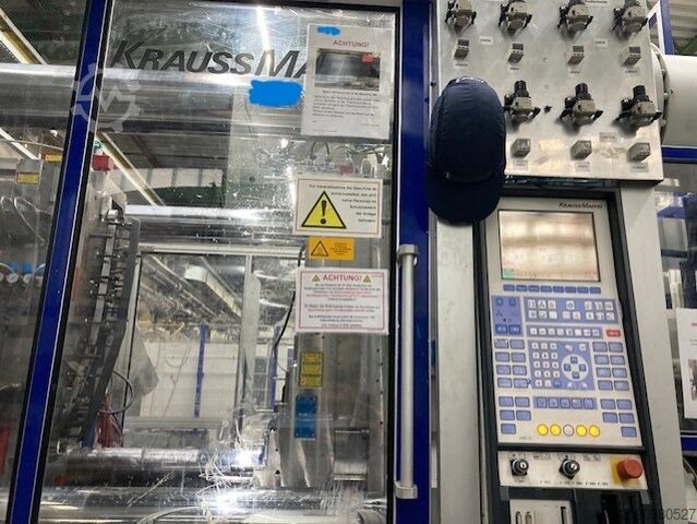 Машина для литья под давлением с роботом KraussMaffei KM575-2700C2