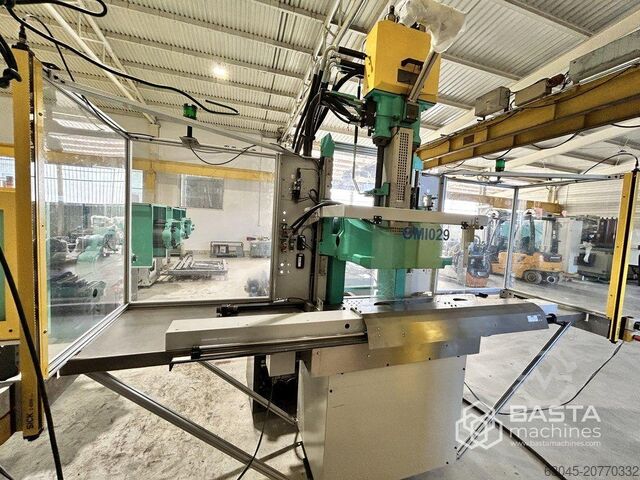 Вертикальная литьевая машина Arburg 375 V 500 - 100 Schiebetisch (2015, всего 19.718 рабочих часов) Arburg 375 V 500 - 100 Schiebetisch