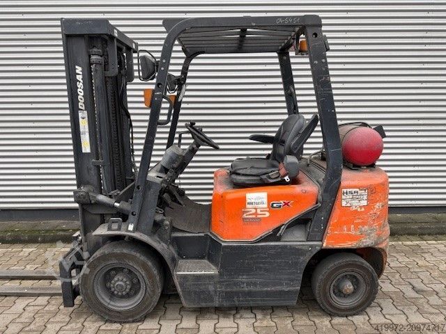 Вилочный погрузчик на сжиженном газе Doosan G25X