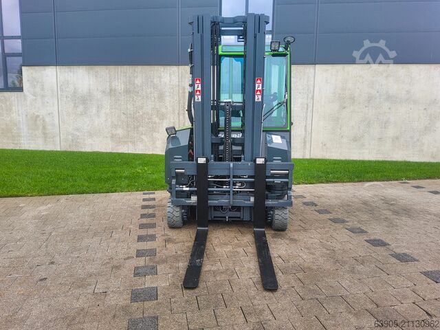 4-сторонний штабелер Combilift CBE 3000