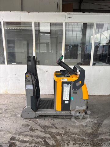 Буксировочные тягачи Jungheinrich EZS C40