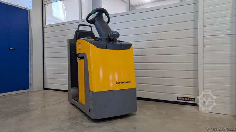 Трактор Jungheinrich EZS 130