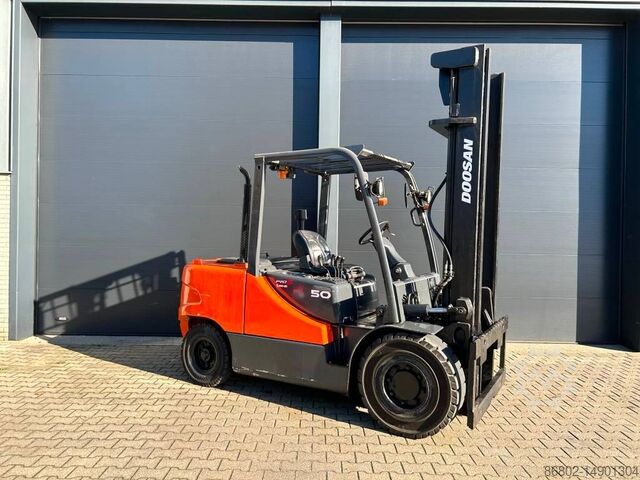 вилочный погрузчик Doosan D50C-5
