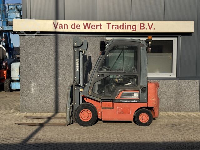 Nissan FD01A15 duplo 330 боковое смещение / 4-я функция ДИЗЕЛЬ ПОЛНАЯ КАБИНА. МАЛО МОТОЧАСОВ NISSAN FD01A15 duplo330 sideshift / 4e Functie DIESEL FULL CAB. LOW HOURS