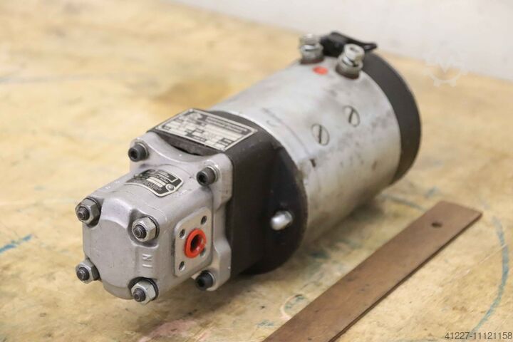 Гидравлический насос 24 В 2 кВт Plessey EMI A096X  D 112/2R-6/8