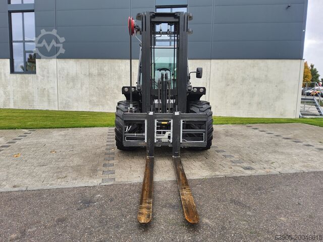 Вездеходный вилочный погрузчик Manitou M 50-4