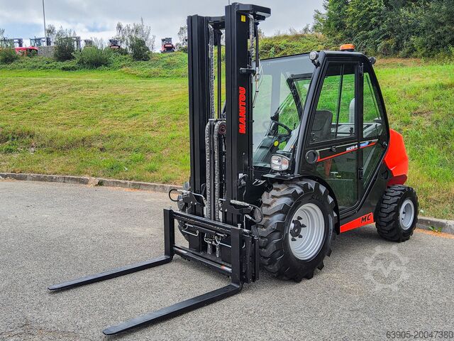 Вездеходный вилочный погрузчик Manitou MC 25-4