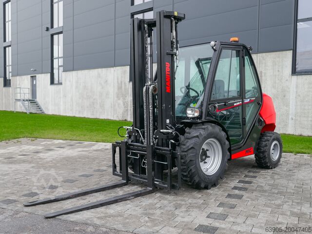 Вездеходный вилочный погрузчик Manitou MC 30-4
